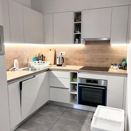New 2022 Family&Friends Downtown Ac 3Br 2Ba Free Parking Big Balcony Near Metro&Train Station Self Check-In Apt بودابست المظهر الخارجي الصورة