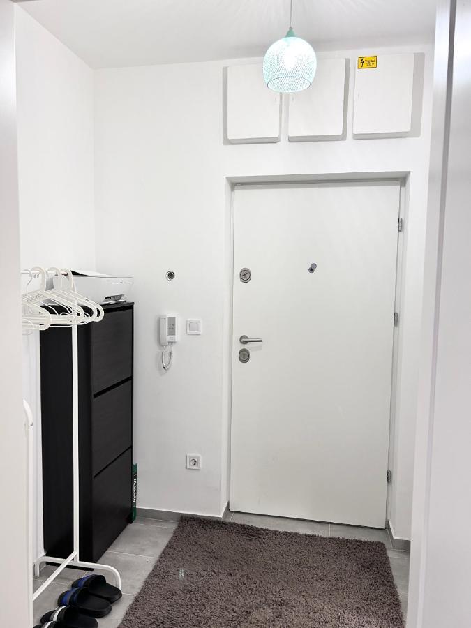 New 2022 Family&Friends Downtown Ac 3Br 2Ba Free Parking Big Balcony Near Metro&Train Station Self Check-In Apt بودابست المظهر الخارجي الصورة