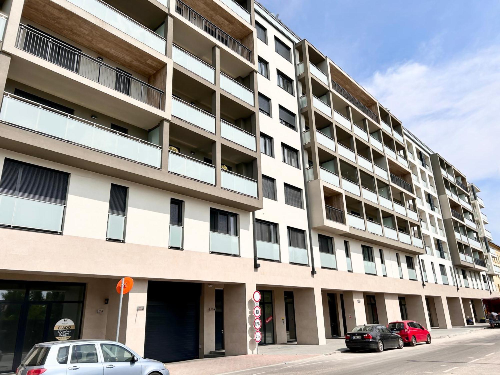 New 2022 Family&Friends Downtown Ac 3Br 2Ba Free Parking Big Balcony Near Metro&Train Station Self Check-In Apt بودابست المظهر الخارجي الصورة