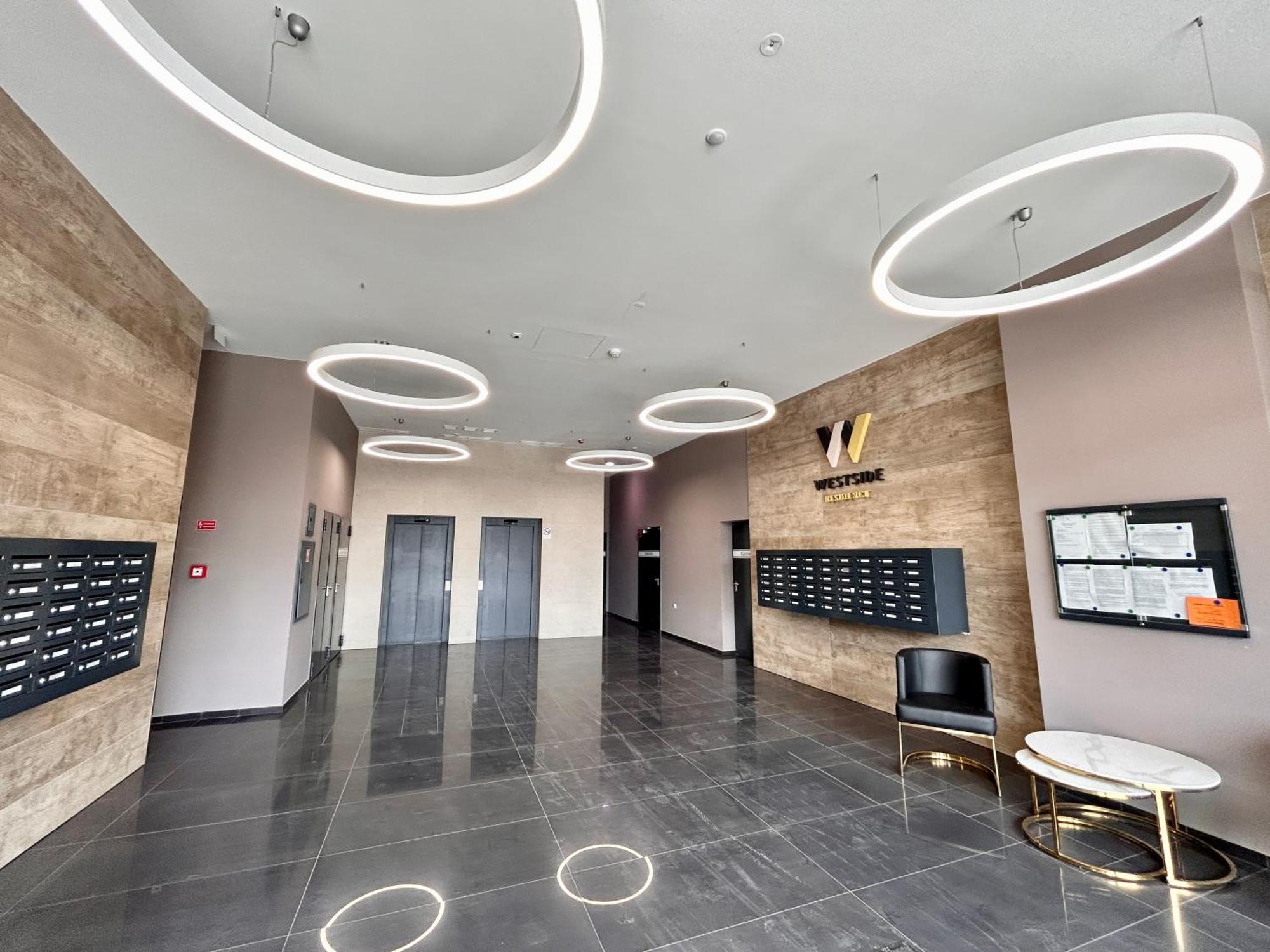 New 2022 Family&Friends Downtown Ac 3Br 2Ba Free Parking Big Balcony Near Metro&Train Station Self Check-In Apt بودابست المظهر الخارجي الصورة